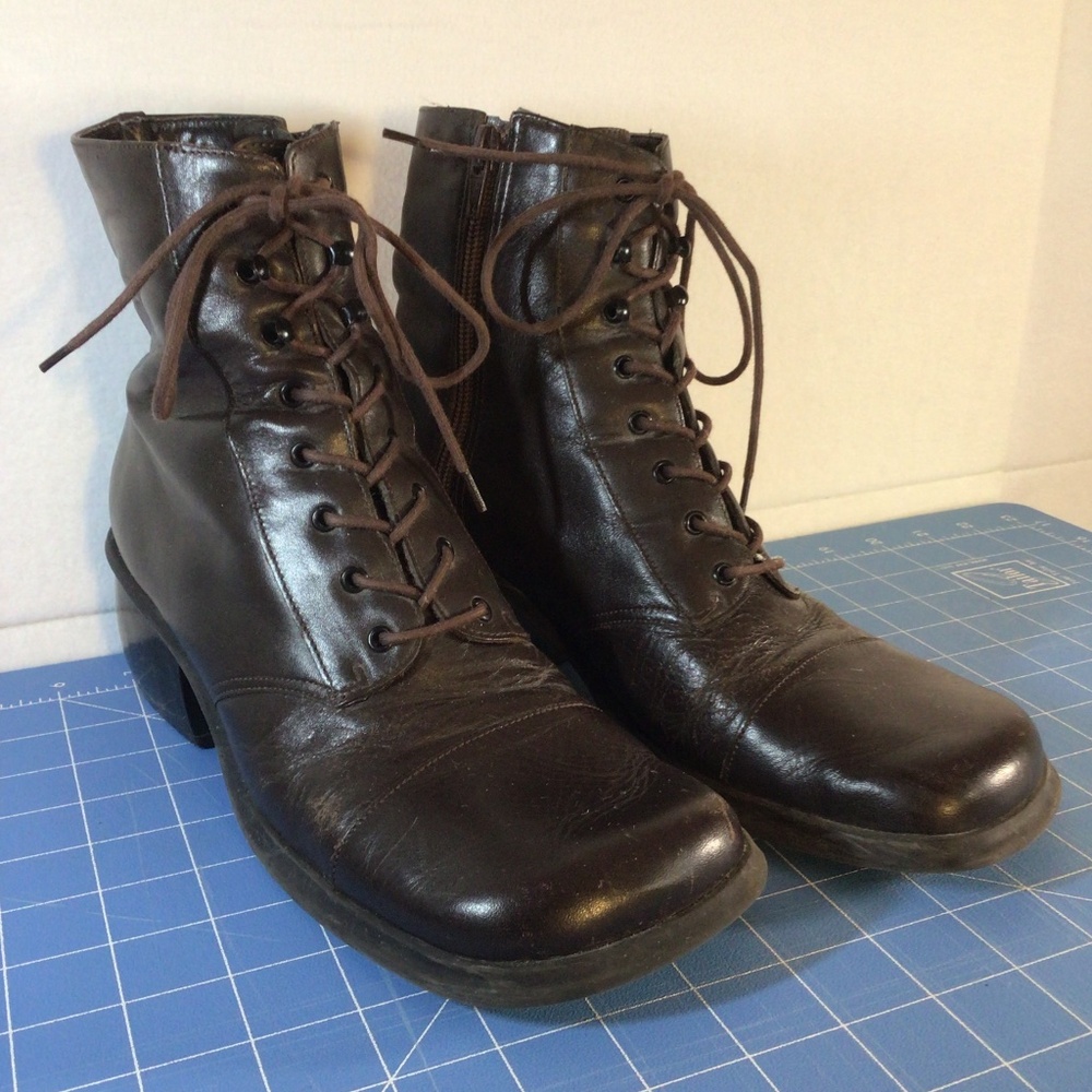 Ladies Laced Zip Entry Brown Leather Boots sz 8.5 M
